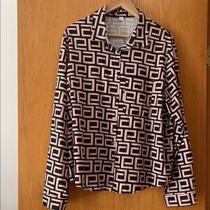 Chic Geometric Black and Tan Women's Blouse. Great fabric for traveling